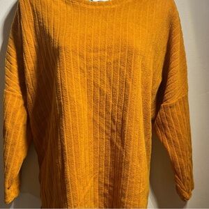 Old Navy Mustard Yellow 3/4 Sleeve Shirt
